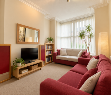 Graham Grove - x 2 BEDROOMS AVAILABLE NOW, - Photo 1