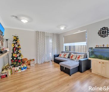 Splendid 4Br 2-Storey Home in Harpley, Werribee! - Photo 1