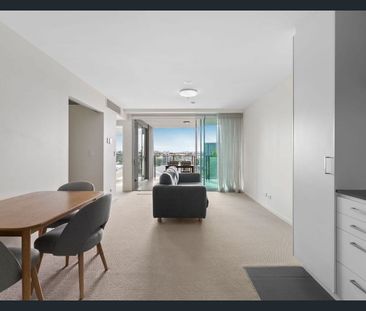 Properly Managed I Freshly upgraded home located in the heart of Kangaroo Point - Photo 1