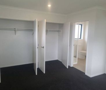 One Tree Point Family Home - Photo 4