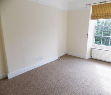 3 bedroom flat to rent - Photo 2