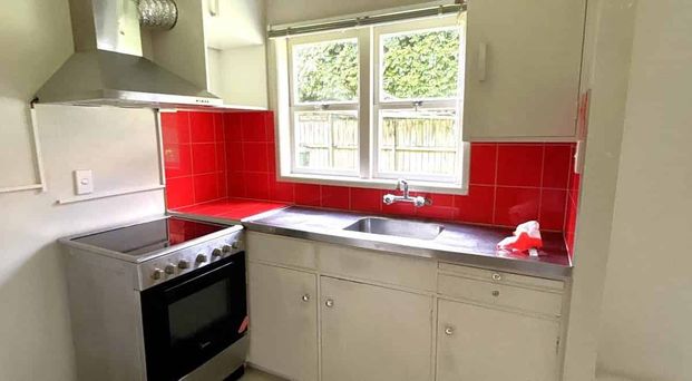 Superb Location - 2 bedrooms + 1 Study - Photo 1