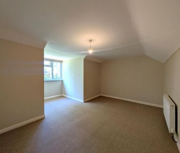 4 bedroom semi-detached bungalow to rent - Photo 2
