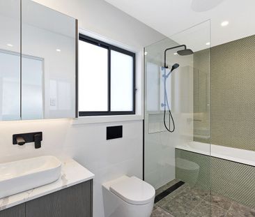 Near New Free Standing Townhouse - Photo 4