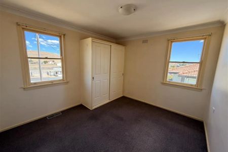 Fully Fenced 3 Bedroom Cottage Available Now - Photo 2