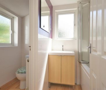 2 bedroom end of terrace house to rent - Photo 3