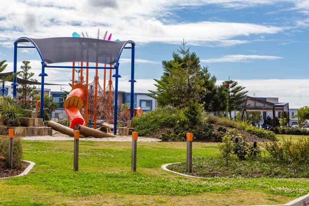 Near New Family Home in Award Winning Estate! - Photo 1