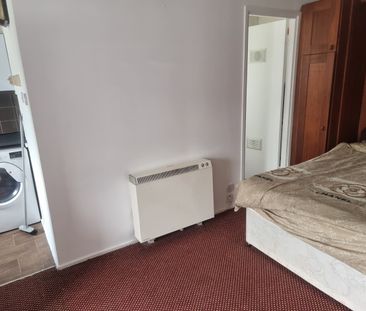 Studio Flat, York Road, B16 - Photo 6