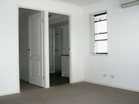 Large 4 Bedroom 2 Bathroom 3 Living areas in North Lakes - Photo 5