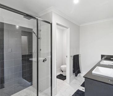 AMAZING, LOW MAINTENANCE 4x2x2 FAMILY HOME - Photo 5