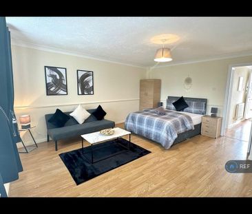 4 bedroom flat to rent - Photo 6