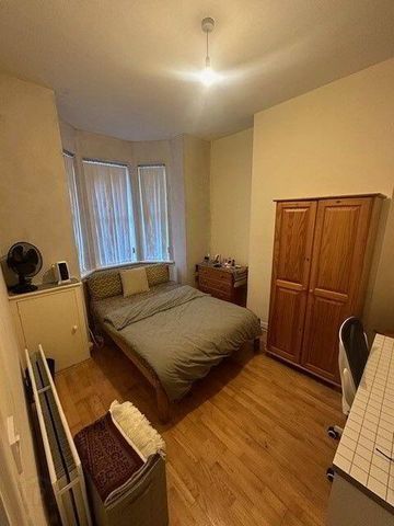 30 Surrey Street, Belfast, BT9 7FS - Photo 3