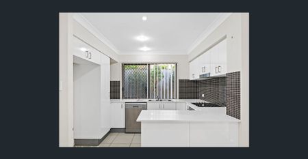 Stunning Modern 3-Bedroom Townhouse – Prime Calamvale Location! - Photo 5