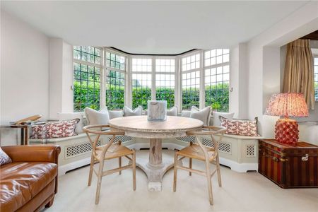 A period five bedroom farmhouse offering spacious country living. - Photo 4