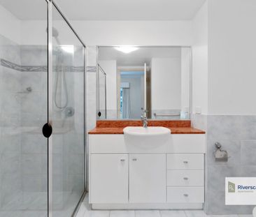 RECENTLY REFURBISHED WITH TROPICAL OUTLOOK & CITY VIEWS - Photo 5