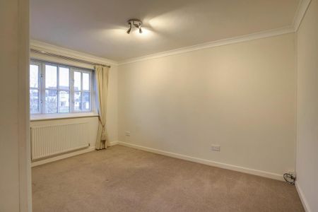 4 bedroom detached house to rent - Photo 2