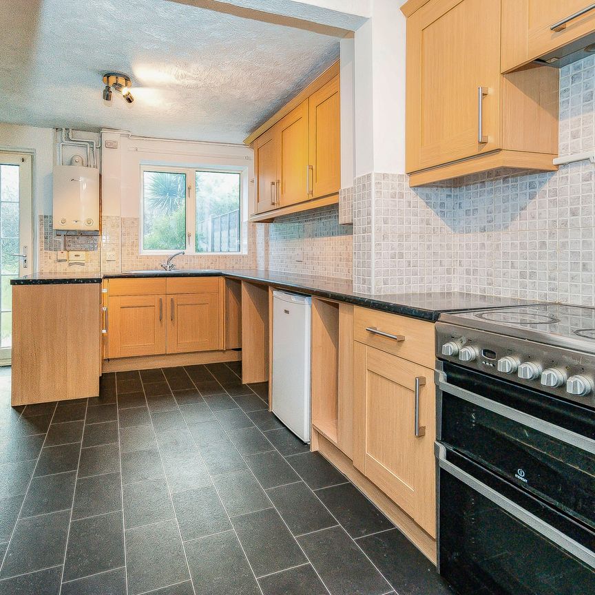3 bedroom mid-terrace to rent Ashdown Drive, Tilgate - Photo 1