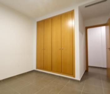 Nearly New 3-Bedroom Flat with Garage and Lift Just 5 Minutes from ... - Photo 1