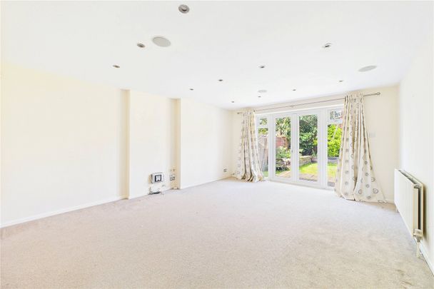 4 bedroom House in The Delph, Reading - Photo 1