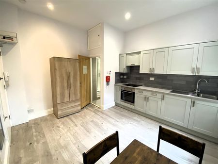 North End Road, London, W14 9ES - Photo 3