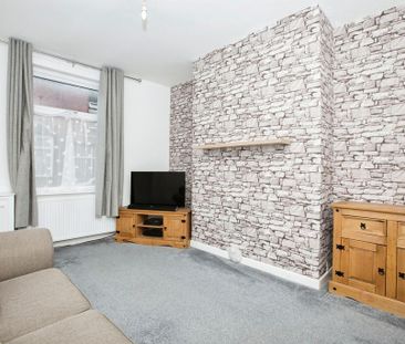 2 bedroom house to rent - Photo 1