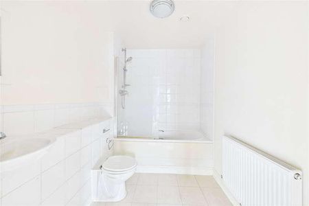 Coombe Way, Farnborough, Hampshire, GU14 - Photo 4