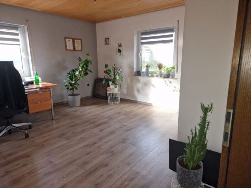 Ortsrandlage! 3-Zimmer-Mietwohnung in 97450 Arnstein-Altbessingen (ID 1539) - Foto 1