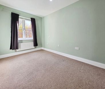 2 bedroom Flat To Let - Photo 4