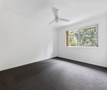 3-Bedroom Townhouse with Ensuite, Double Garage & Complex Pool - Photo 6