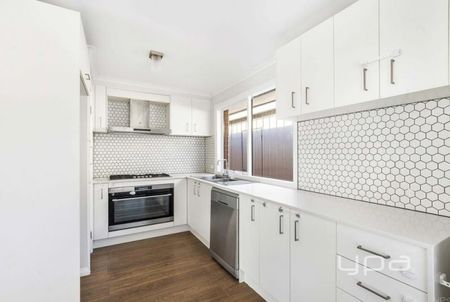 Location Location! - Photo 3