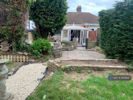 3 bedroom bungalow to rent - Photo 4