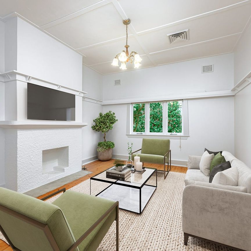 Light & spacious bungalow in the heart of Chatswood - Photo 1