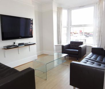 1 bedroom in a house share to rent - Photo 2