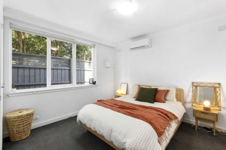 Spacious, Stylish & Superbly Located Ground-Floor Apartment - FURNISHED - Photo 4