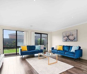 Stylish Contemporary Four-Bedroom Residence with Landscaped Gardens... - Photo 2