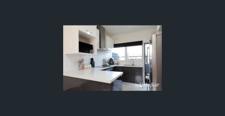 Low-Maintenance Comfort in Prime Location! - Photo 4