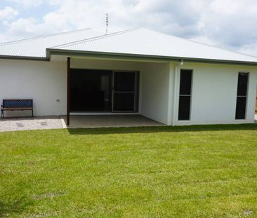 Modern family home in the heart of Cooroy - Photo 6