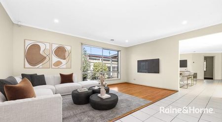3 Bedroom house in Cranbourne West! - Photo 2