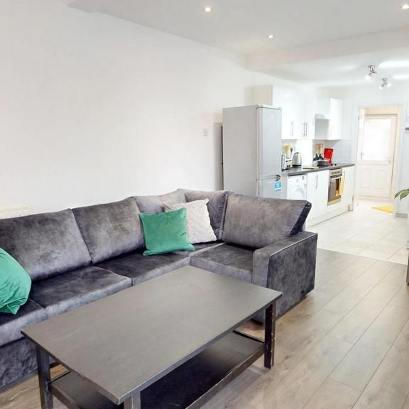 4 bedroom house to rent - Photo 1