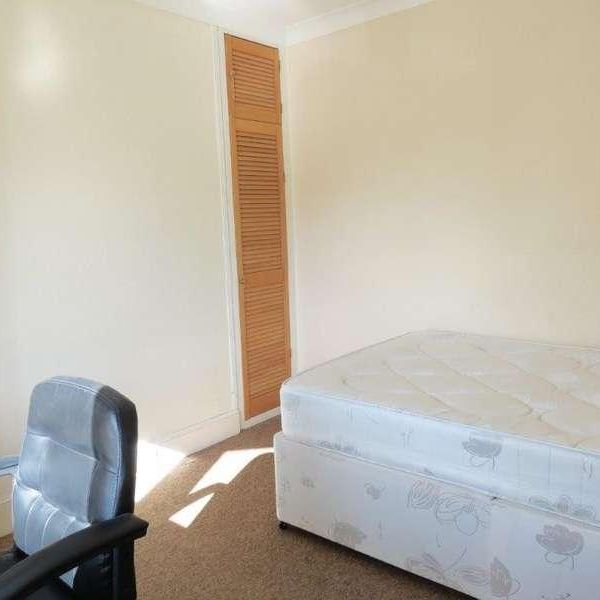 Bedroom Detached House In Winton, BH9 - Photo 1