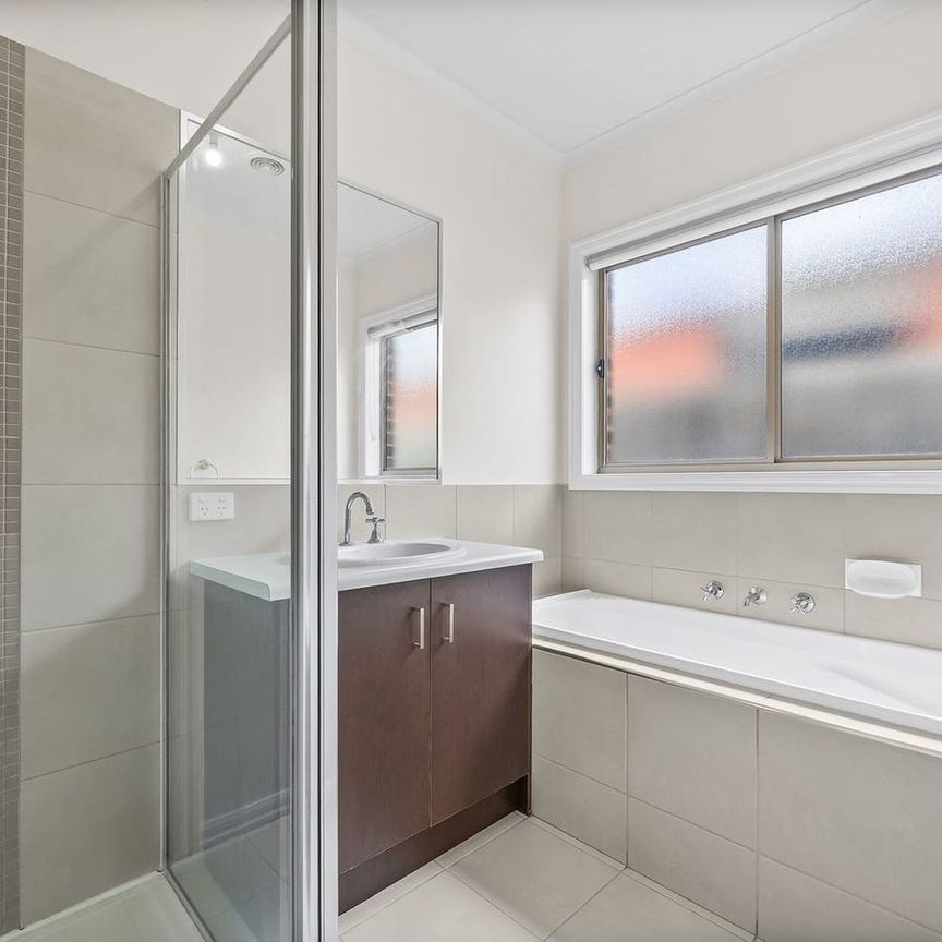 17 Lucas Terrace, Taylors Hill, Vic 3037 - Photo 1