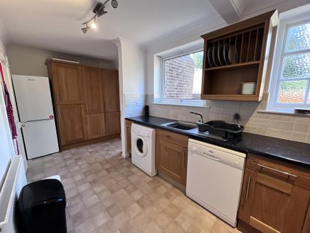 2 bedroom end of terrace house to rent - Photo 2