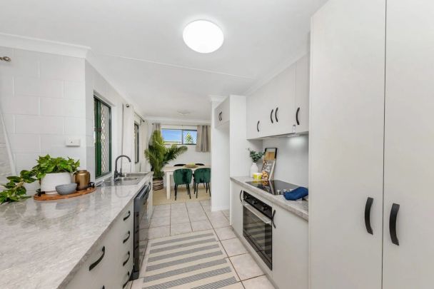 Tropical Oasis in Prime location! - Photo 1