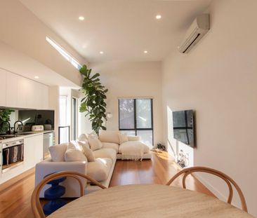 Townhouse in the Heart of Brunswick West - Photo 2