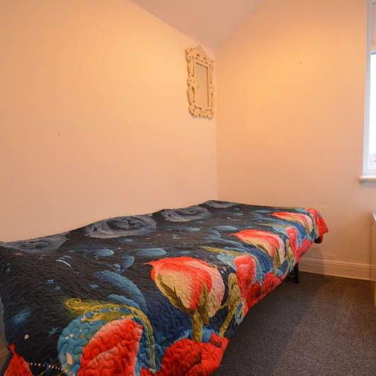 Vicarage Road, Sunbury-on-thames, TW16 - Photo 1