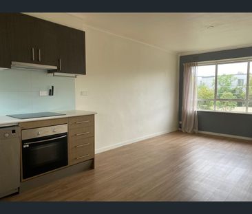 6/3 Hargreaves Crescent, Braybrook, Vic 3019 - Photo 5