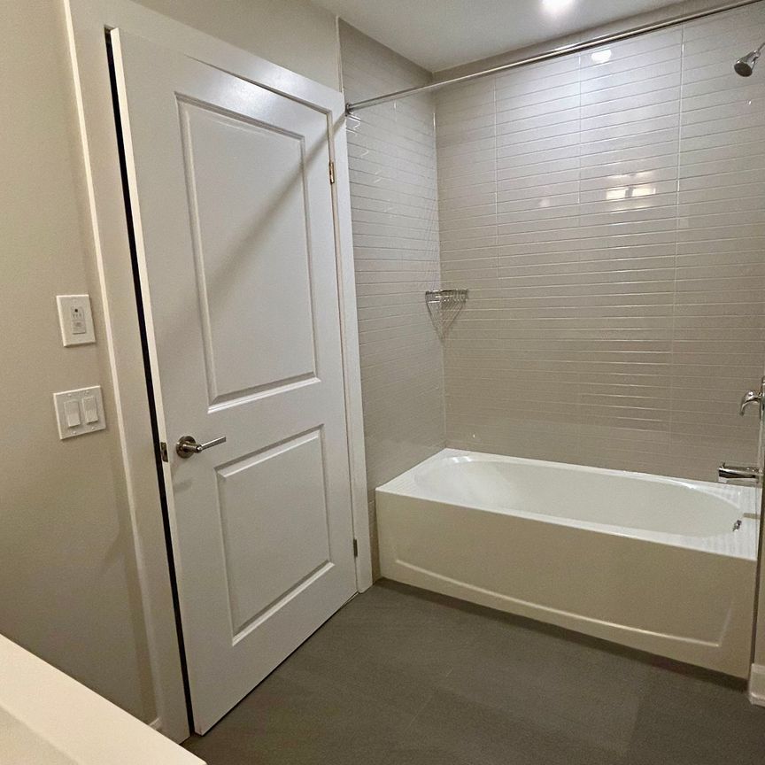 For Lease - 3220 William Coltson Avenue Unit# 1101, Oakville, Ontario - Photo 1