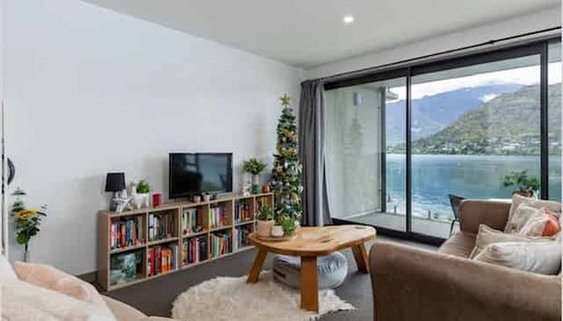 Modern 2 bedroom apartment with gorgeous views - Photo 1