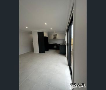 Stylish Family home for Rent in heart of new Tarneit - Photo 3