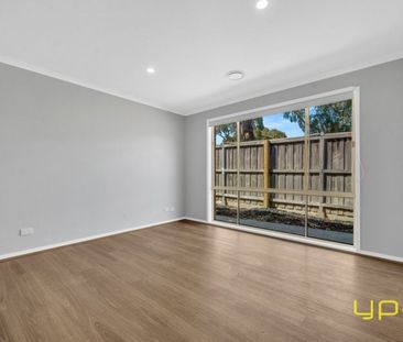 2 Buckley Way, Lynbrook - Photo 4